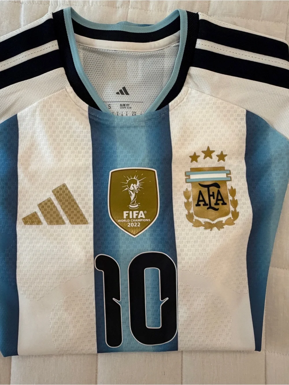 Adida’s Men’s Lionel Messe #10 Argentina 2026 FIFA WORLD CUP JERSEY -Small Slim